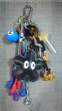 ハンドメイド　バックチャーム　パラコード　じゃらじゃらキーホルダー　花　鼻