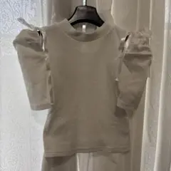 【NICE CLAUP】リブ編みホワイトカットソーフリルネック パフスリーブ