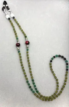 ハンドメイド　眼鏡ストラップ　グリーン&レッド【M131】【ザク】