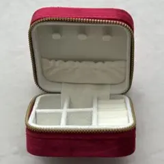 赤いベルベットアクセサリーケース