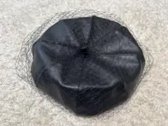 黒い合成皮革ベレー帽 新品.タグ付き