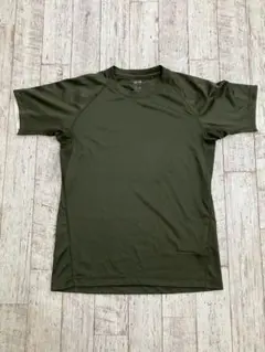 UNIQLO オリーブ色 Mサイズ ドライTシャツ