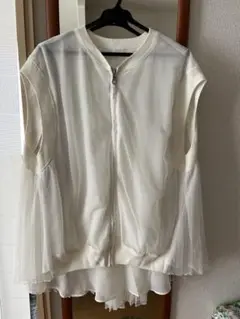 ホワイト シフォン ジップアップベスト