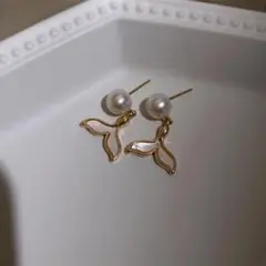 【まとめ買いお得】パールピアス　おしゃれ　魚　尻尾　S925銀ポスト