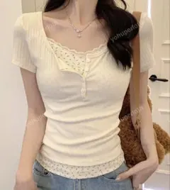 SHEIN 半袖Tシャツ クリーム色　小花柄