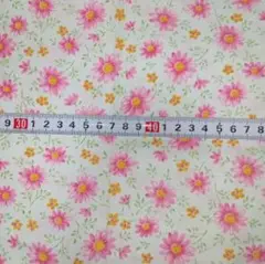 はぎれ花柄　マーガレット柄　白地にピンクの花柄❀各 約55cm×50cm★1枚★