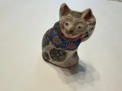 陶器製 猫の置物 カラフルな首輪