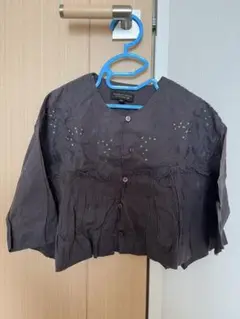マーキーズ　ダークグレー 刺繍入り シャツ　90