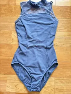 青いハイネックレオタード