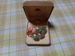 ブローチ