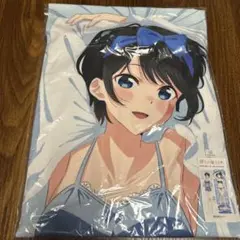 彼女、お借りします　抱き枕カバー　桜沢墨　体育座りver 彼女、お借りします_描き下ろし抱き枕カバー/桜沢墨 | 公式
