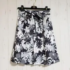 新品△Real Riche リアルリシェ△花柄プリーツスカート 白黒グレー36