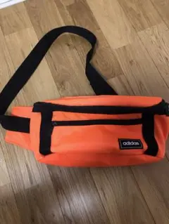 最終セール!adidasボディバッグ