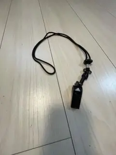 アディダス 黒 ホイッスル