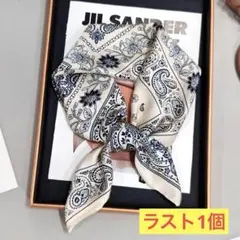 スカーフ　シルク風　ホワイト　ペイズリー柄 バンダナ　70cm 大判