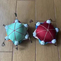 赤と緑の星型クッション