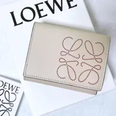新品✨大きなアナグラムの虜に…大人気❤️LOEWE ロエベ アナグラム 折り財布
