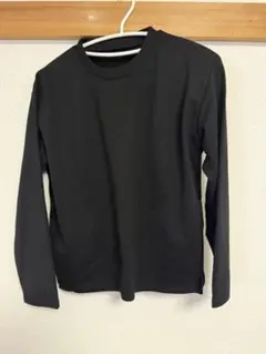 黒の長袖Tシャツ　ポケット付き
