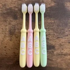 子供用歯ブラシ 4本セット アルファベット