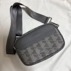 【LACOSTE】 ザ ブレンド モノグラムリポーターバッグ