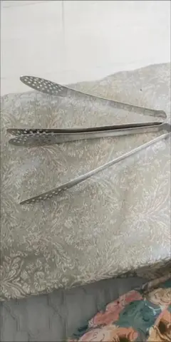 ステンレス製パフォレーテッドトング