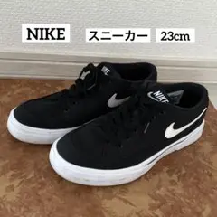 NIKE ブラック スニーカー