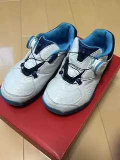 キッズテニスシューズ ホワイト/ブルー ダイヤル式　19cm