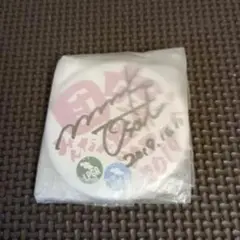 大里桃子プロ　サイン入りバッジ