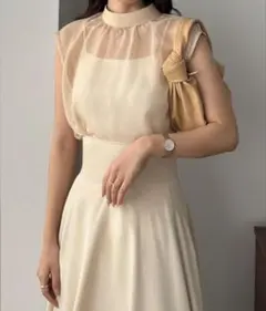 ノースリーブシアーブラウス