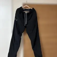 Under Armour ブラックパンツ