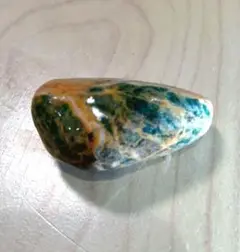 糸魚川産　キツネ石　水に濡らすと翡翠に化けると言われています