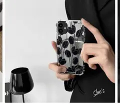 iPhone15Plus black チューリップケース