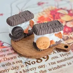 たっぷりホイップクリームサンド　LOTUS
