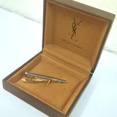 YSL イヴサンローラン　ネクタイピン　ロゴ　シルバー・ゴールドカラー