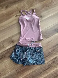 タンクトップとショートパンツセット