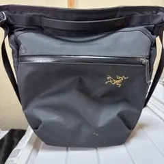 Arc'teryx ブラック ショルダーバッグ