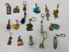 ①多様なデザイン ご当地キーホルダートップ　16点