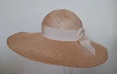 美品！Akio Hirata ヒラタアキオ 中折れ帽 花 ストロー 皇室御用達 美品！Akio Hirata ヒラタアキオ 中折れ帽 花 ストロー 皇室御用達