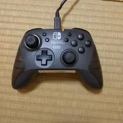 美品★switch専用★ワイヤレスコントローラー★hori★通電、充電確認済み！