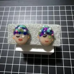 ハンドメイド 顔型ピアス カラフル