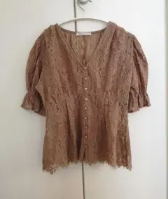 【美品】NICE CLAUP　レースパフスリーブ ブラウス　半袖 ベージュ