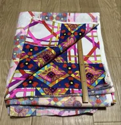 81昭和レトロ　カラフル幾何学模様の生地 約110×220 未使用品