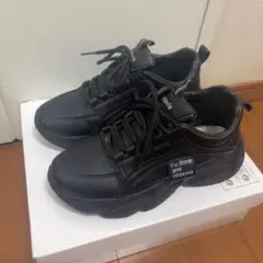 厚底　シューズ　ブラック　スニーカー