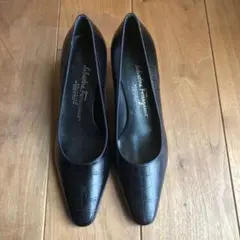 フェラガモ 黒 パンプス
