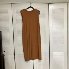 晩夏物　unfit ライトブラウン　ノースリーブ ロングワンピース