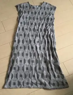 サリースコット 膝丈ワンピース M