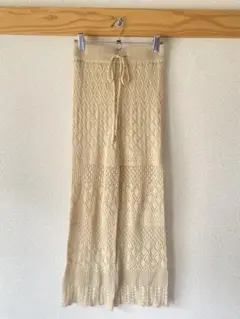 編み込みデザイン ベージュカジュアルパンツ
