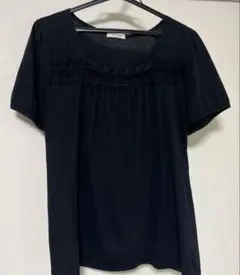 黒のレース装飾付きTシャツ 半袖