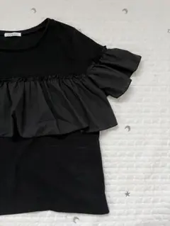 フリルTシャツ 黒 オフィスカジュアル