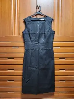 【人気メーカー】courrèges ノースリーブひざ丈ワンピース 黒